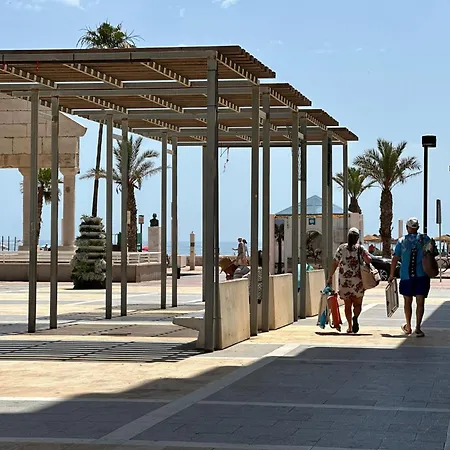 Paralelo Al Mar *